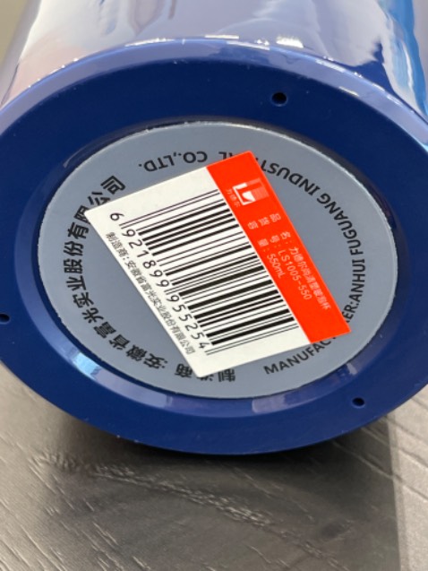 Cái logo in thêm vào xấu quá.