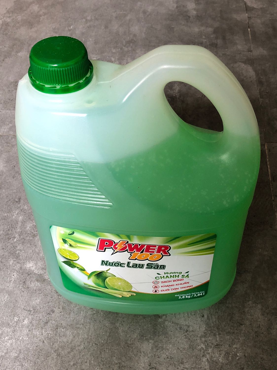 Bao bì đẹp, đã xài qua nước rửa chén Power100 (loại chai thon 750ml) và rất thích nên mua thử nước lau sàn dùng.