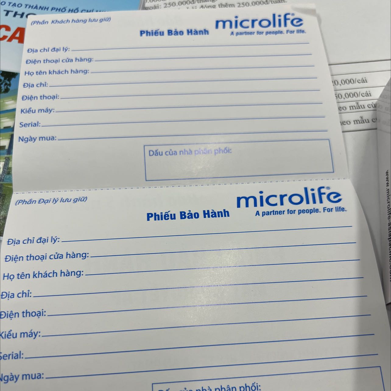 Máy có vẻ Ok, nhưng phiếu bảo hành không thấy ghi ngày bán và thông tin nhà bán hàng, không may nếu cần bảo hành thì không biết phải làm sao, hy vọng máy sẽ không bị gì