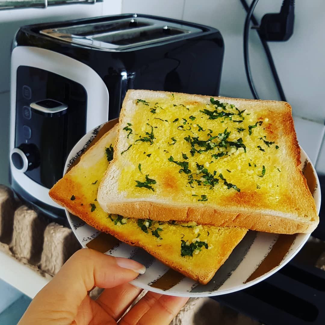 Nướng số 4 chắc là ok nhất, mình làm bánh mỳ bơ tỏi vàng ươm luôn. Nướng mực thì siêu thần thánh :)) cắt đôi con mực bỏ vào 2 khe để số 4 chín cực đều, cực nhanh so với mọi phương pháp nướng mực khác :v