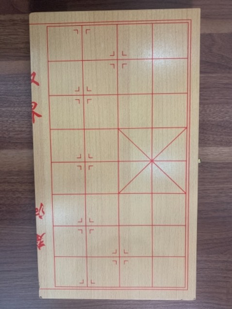 Cờ ổn đẹp nhá. Gỗ này ổn
Vẫn hơi nhẹ so với nhựa nha
Cảm ơn shop