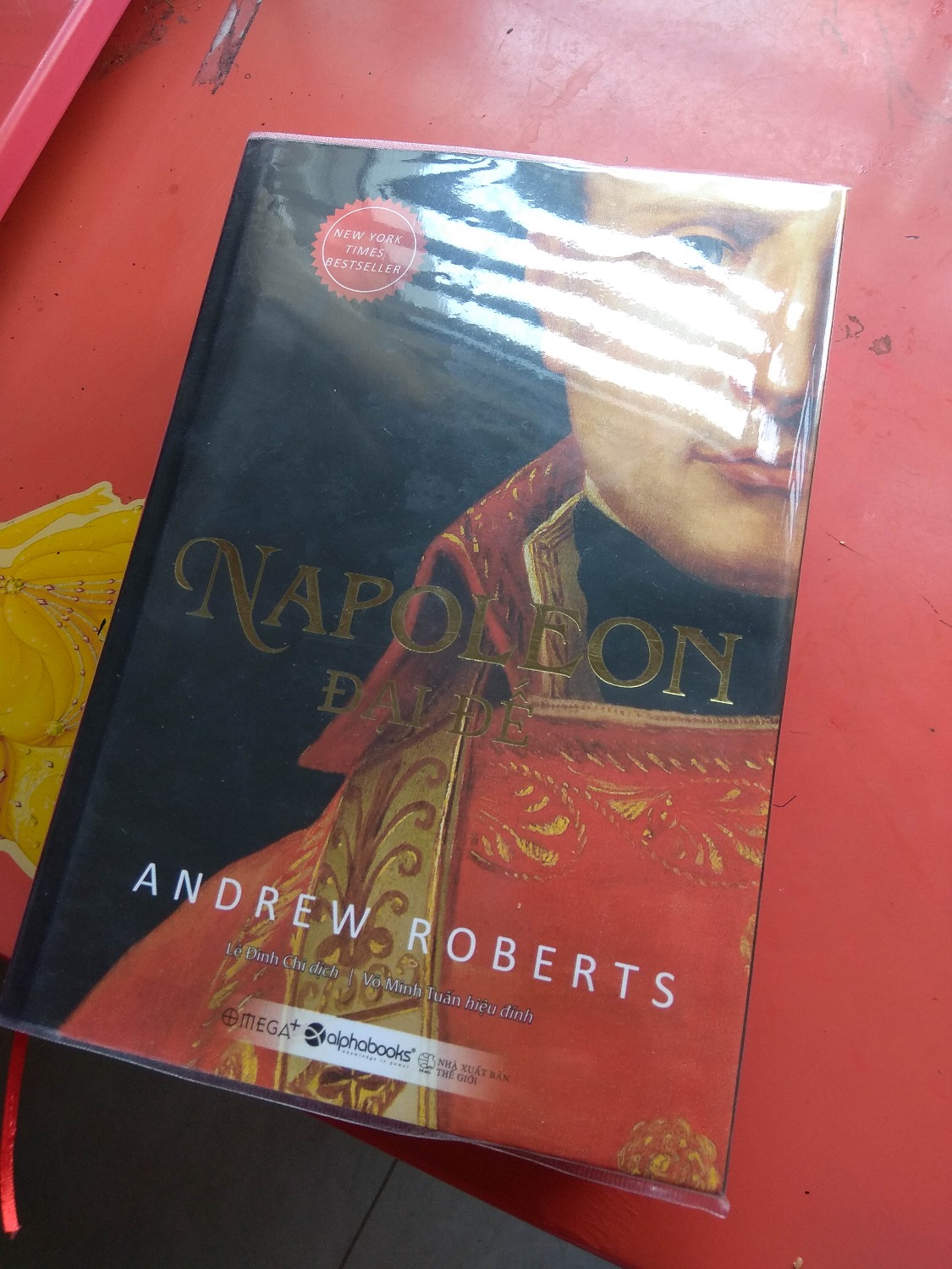 Một lượng thông tin đồ sộ về Napoleon từ lúc sinh ra đến lúc mất đi. Cả những thông tin xung quanh ông, để thấy được toàn diện con người của một vĩ nhân này.
Sách tổng hợp tất cả những cuốn sách và bài báo viết về Napoleon.
Sách khủng. Lúc nhận đc cuốn sách mình khá sốc vì sao nó dầy thế, sách này chỉ gối đầu giường thôi chứ ko thể ôm theo đọc bất cứ lúc nào đc, nhưng rất đáng xem.
Vô cùng hài lòng với bọc sách của tiki.