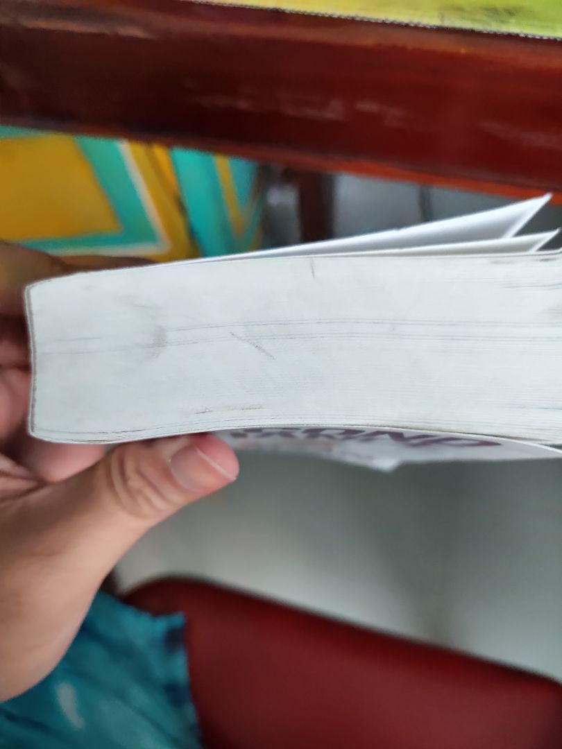 sách bị dơ và nhăn rất nhiều chỗ. lần đầu mua sách ở tiki và cảm thấy vô cùng thất vọng. cứ như sách giả