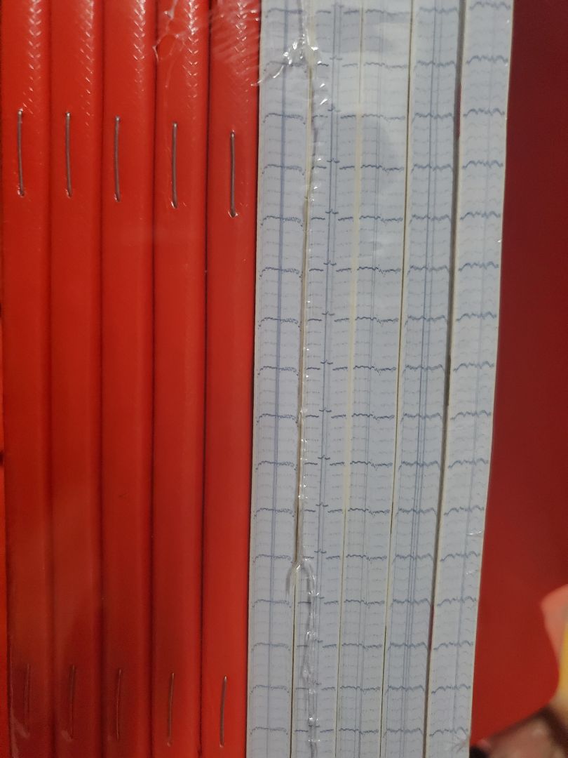 1. Giao hàng lâu hơn ngày hẹn. 
Với mình thì ổn. Tại mình hiểu là do dịch.
2. Giao sai mẫu. 
Mình đặt tập sinh viên lại giao tập học sinh. Không phù hợp với nhu cầu sử dụng của mình.