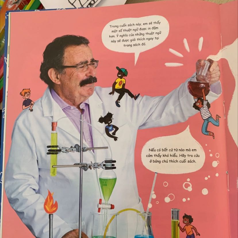 Màu sắc đẹp mắt. Bố cục sách hay.