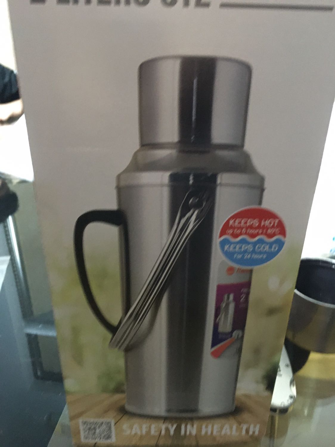 Mới nhận. Vỡ tan nát dù trên gói hàng có đề hàng dễ vỡ. Chất lượng khâu vận chuyển quá kém.
Vì nhờ người nhận giùm nên không kiểm tra. Rất không hài l