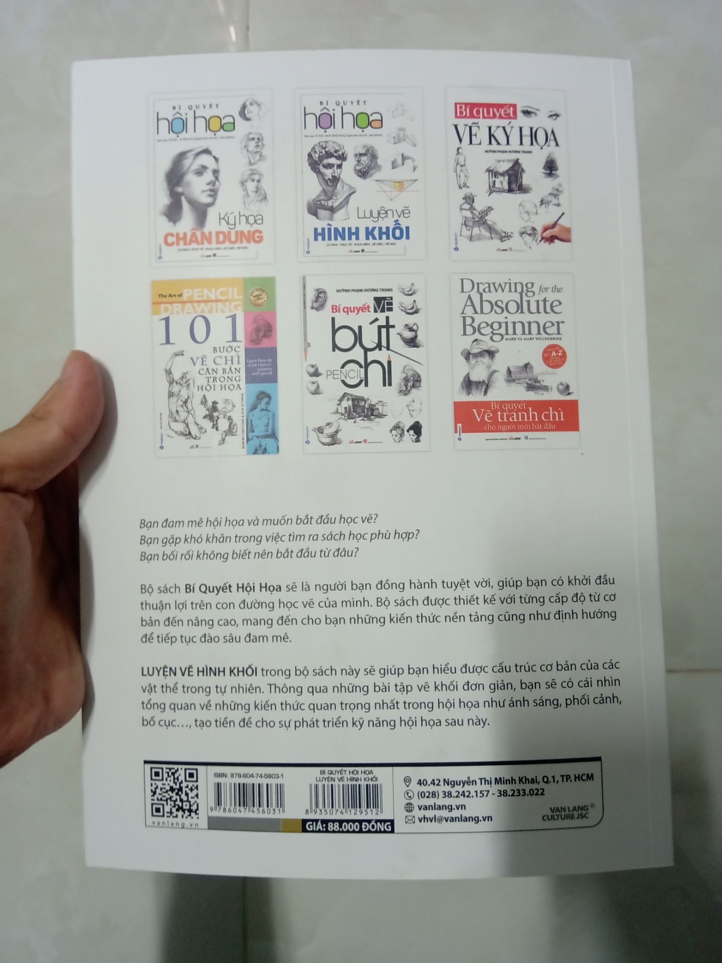 Sách to, hình in đẹp, giấy dày, hướng dẫn dựng hình với vẽ bóng đổ k chỉ rõ. Nhận hàng ngày 19/1 mà tới 2/2 mới cập nhật giao thành công, Tiki cập nhật chậm, làm ăn tệ