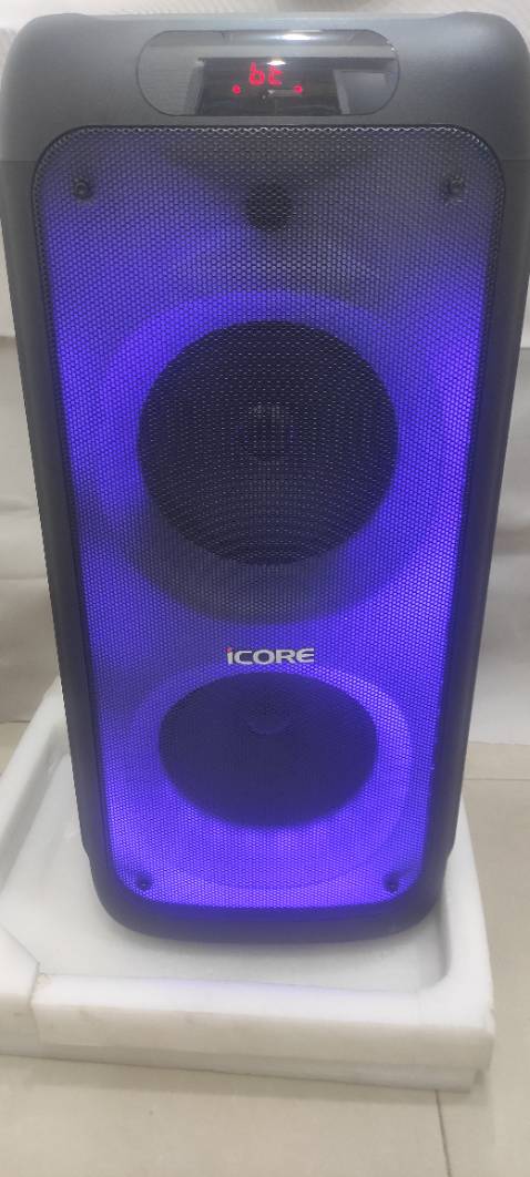 Âm thanh quá ổn, 2 mic uhf kèm xịn xò, hàng chính hãng nên khá yên tâm, shop hỗ trợ khá tốt, mua sale giá tốt, shop có miễn phí giao hàng, nói chung hàng ngon giá tốt nha ae