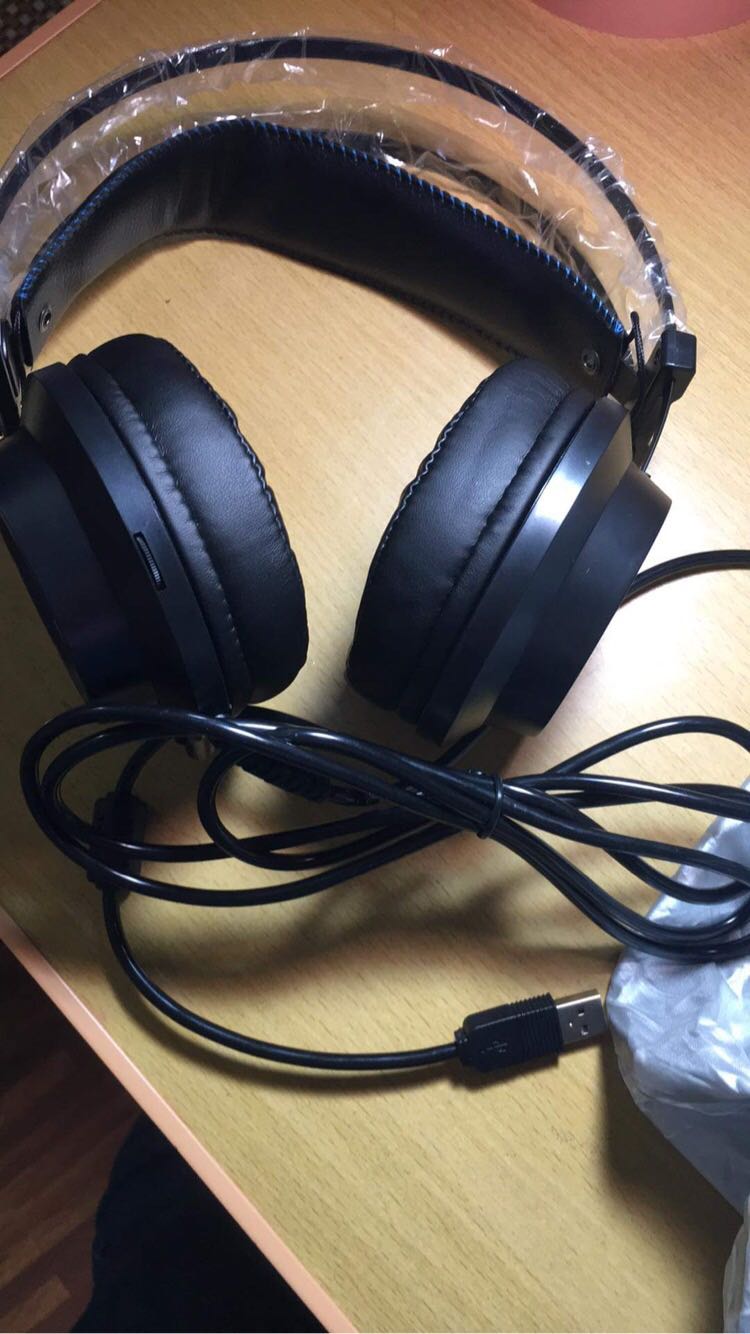 Hàng giao rất nhanh, mình đặt tối trc chiều sau nhận được luôn.
Âm thanh nghe êm, hay
Đệm tai mềm
Nếu có cái cuốn sẵn phần dây cho gọn thì tốt hơn