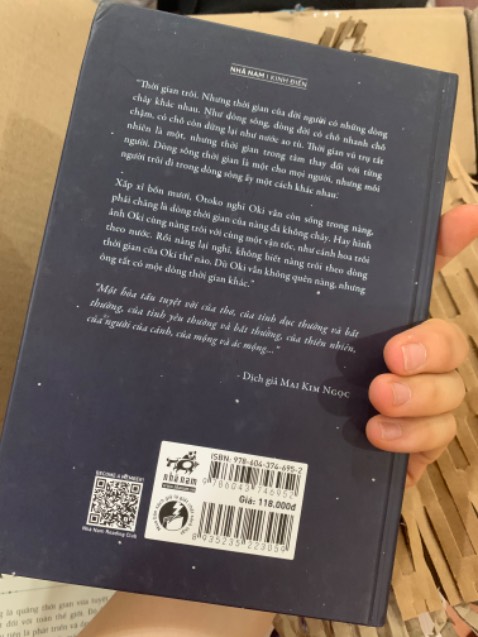 Sách nhìn rất cũ và móp méo luôn, k hiểu được dạo này tiki làm ăn kiểu j luôn. Đợt này sách mình bị gãy góc hết trơn