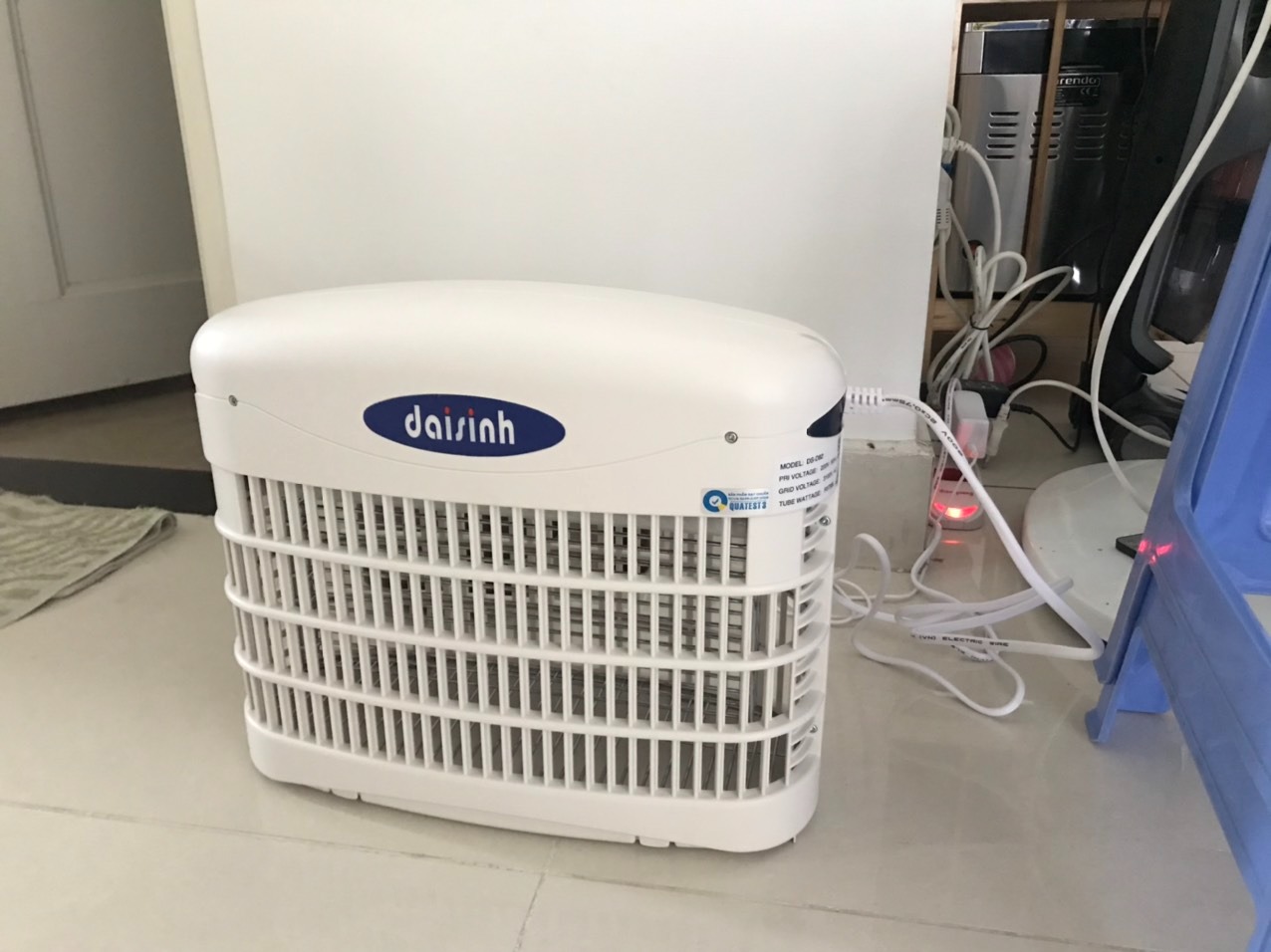 Sản phẩm bị lỗi, không hoạt động, bóng đèn không sáng.
Vui lòng đổi sản phẩm mới, kiểm tra hoạt động rồi hãy giao.