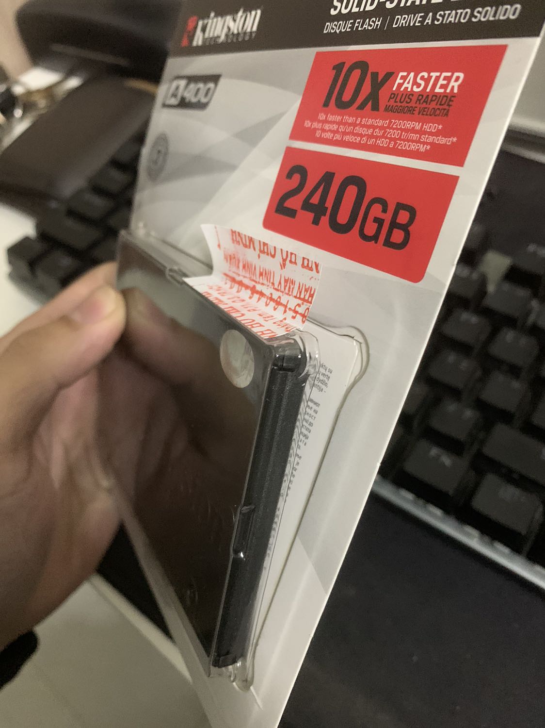 Bỏ tiền ra mua hàng mới mà nhận về hàng như này. Vỏ bị rạch nham nhở, seal che chân tiếp xúc thì bị lột ra. Cho hỏi đây là hàng shop đã bỏ ra dùng xong mới bán lại cho khách hay như nào? Trading mà k cải thiện còn làm ăn như này mất hết khách. Thân ái! Bỏ tiền ra mua hàng mới mà nhận về hàng như này. Vỏ bị rạch nham nhở, seal che chân tiếp xúc thì bị lột ra. Cho hỏi đây là hàng shop đã bỏ ra dùng xong mới bán lại cho khách hay như nào? Trading mà k cải thiện còn làm ăn như này mất hết khách. Thân ái!