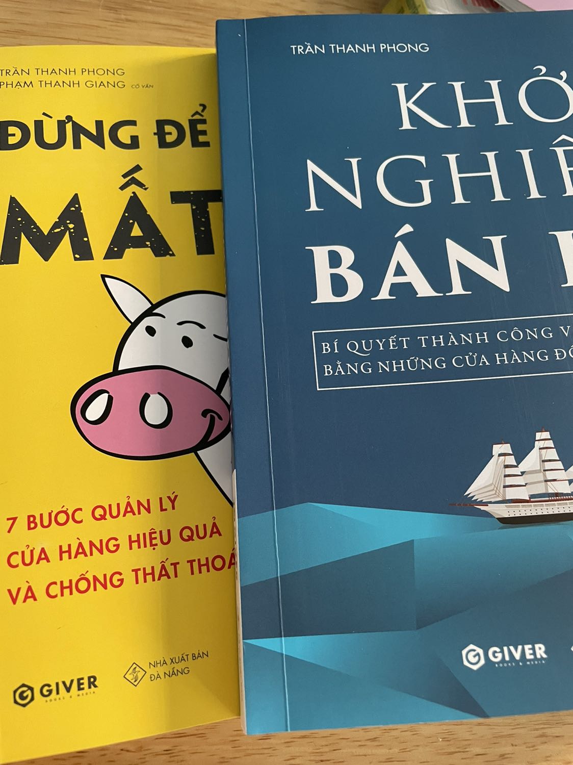 Sách ngắn gọn nhưng xúc tích và cô đọng, dễ hiểu, giúp người đọc có cái nhìn tổng quan về những vấn đề khó khăn mà nhà quản lí dễ gặp phải trong việc tự kinh doanh cửa hàng của mình. Nhờ những lời khuyên và bài học từ tác giả sẽ rút ra được những bài học giải quyết vấn đề đúng đắn!