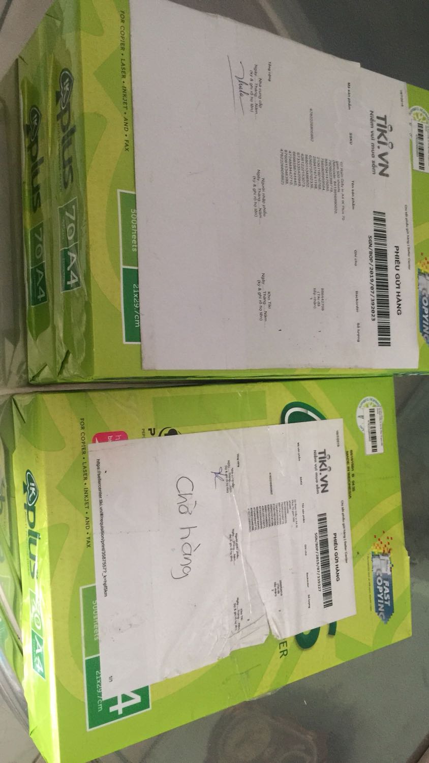 mình đặt 2 combo này, mình đã thanh toán đủ nhưng khi khui thùng chỉ nhận được 3 ram giấy, 1 phiếu hàng ghi “chờ hàng” như hình mà ko nhận được thông báo gì về việc hết hàng hay giao sau gì, mục quản lý đơn hơn thì báo “giao hàng thành công”, Tiki vui lòng xem lại giùm mình nha. Đó giờ mua hàng Tiki nhiều rồi chưa bao giờ gặp kiểu “chờ hàng” ko rõ ràng như vậy cả.