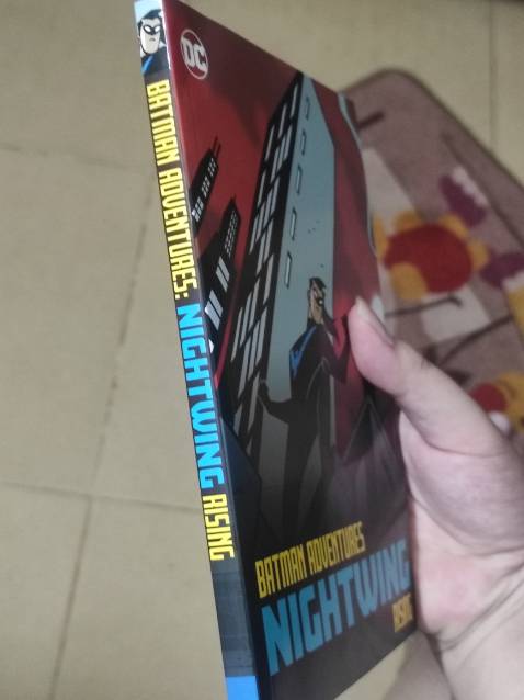 Đã coi Batman the animated series với chơi Batman Arkham nên quyết định mua đọc, giao hàng rất nhanh, chỉ có cái là truyện bị móp góc trái trên cùng nên hơi mất thẩm mỹ