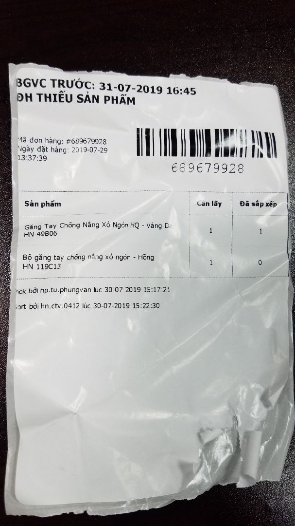 Hok bít phải hàng mới ko, mà dù có hàng tồn kho đi chăng nữa, lúc bán cũng nên xem sp nào bán được hẵn bán. ?
Tiki thì đóng gói cẩn thận, giao hàng dễ thương mà sp thì ?
Găng màu hồng: bao bì đầy bụi, sp thì lấm lem, vải thì mỏng dánh ko thể tả; Găng vàng da: hok bít có xem giới tính KH hok nữa, mình nữ mà đưa găng của nam hay sao í, to đùng, vải xù xì.
 Thiệt là thất vọng tràn trề vì mua 4 cái, nhận 2 cái đầu thấy ok lắm luôn, 2 cái cuối thì ?.