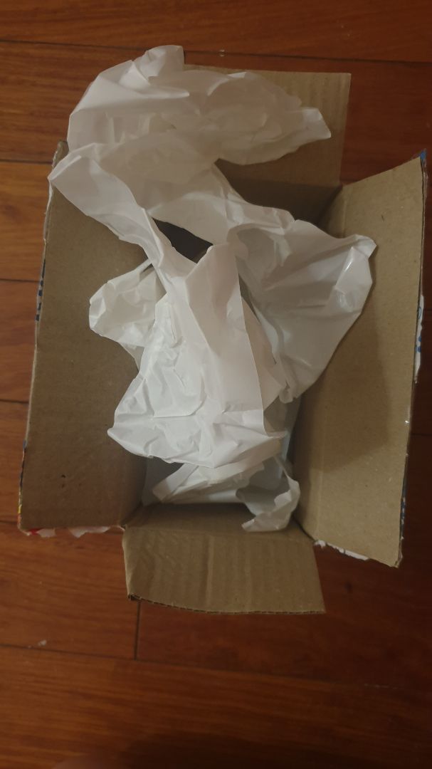 Sản phẩm Tiki Trading và Đơn vị vận chuyển là đơn vị ủy quyền nhưng sp gói hàng ko kỹ. Ko có bọc chống sốc chỉ là nilon thường. Là sp cao cấp trong phân khúc sữa nhưng khi sp tới tay khách hàng móp đến tận 2 vết. Thật sự thất vọng về tác phong thiếu chuyên nghiệp của 1 trong những đơn vị TMĐT lớn và uy tín nhất hiện nay