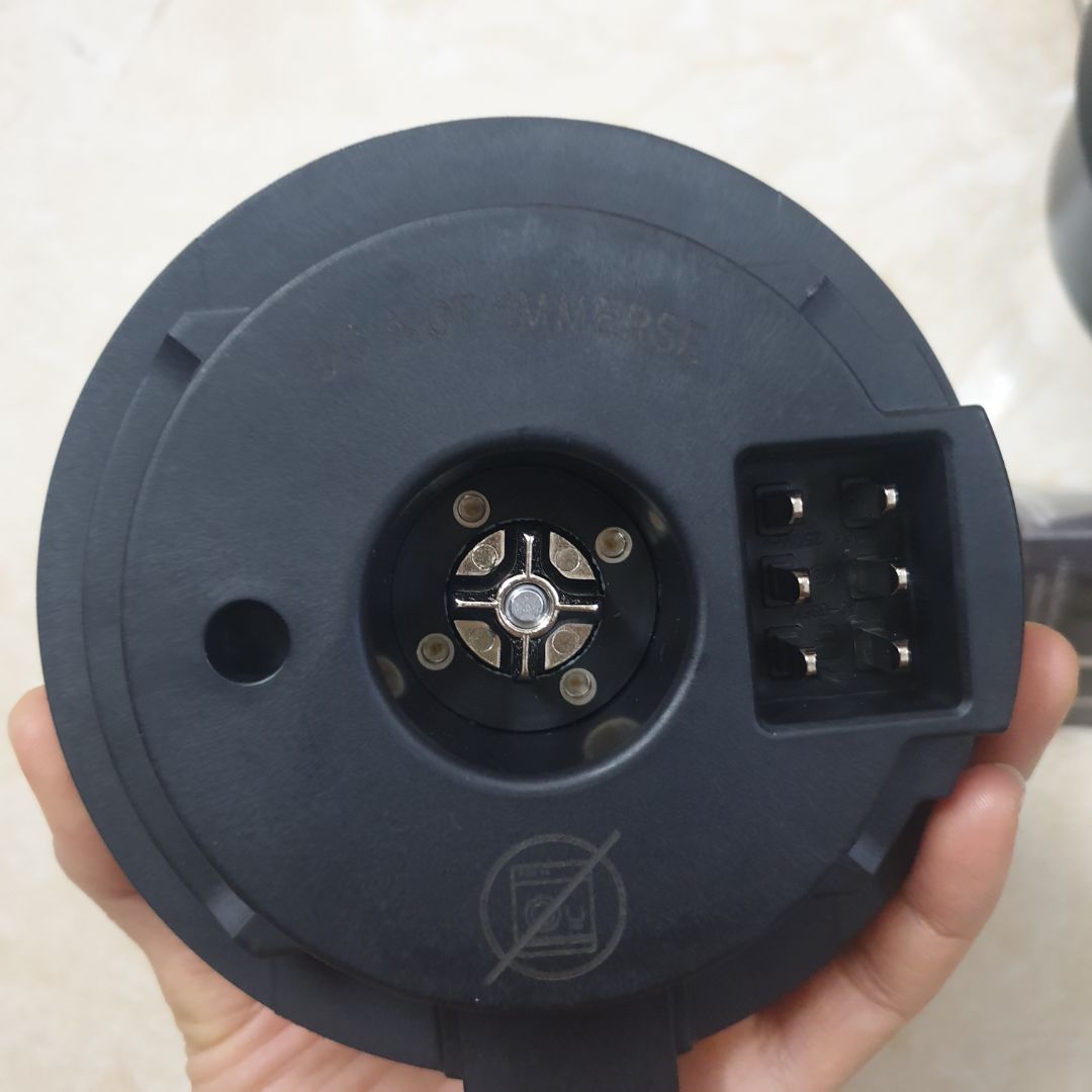 sản phẩm rất tốt.
thực sự mình ngạc nhiên.
có quay clip mà ko up được.
thấy mn ns máy kêu ồn vs mình thấy bình thường, máy chạy êm, xay sữa rất mịn không cần lọc lại
1 điểm mình chưa ưng là ko có chế độ sữa ko nấu mà phải dùng thủ công.
nói tóm lại ưng nhé.
chất liệu, chắc chắn, xịn xò thật sự.
nhắn tin shop tư vấm nhiệt tình. 
sau muôan dùng gì chắc mua tefal luôn thôi :))
thank shop