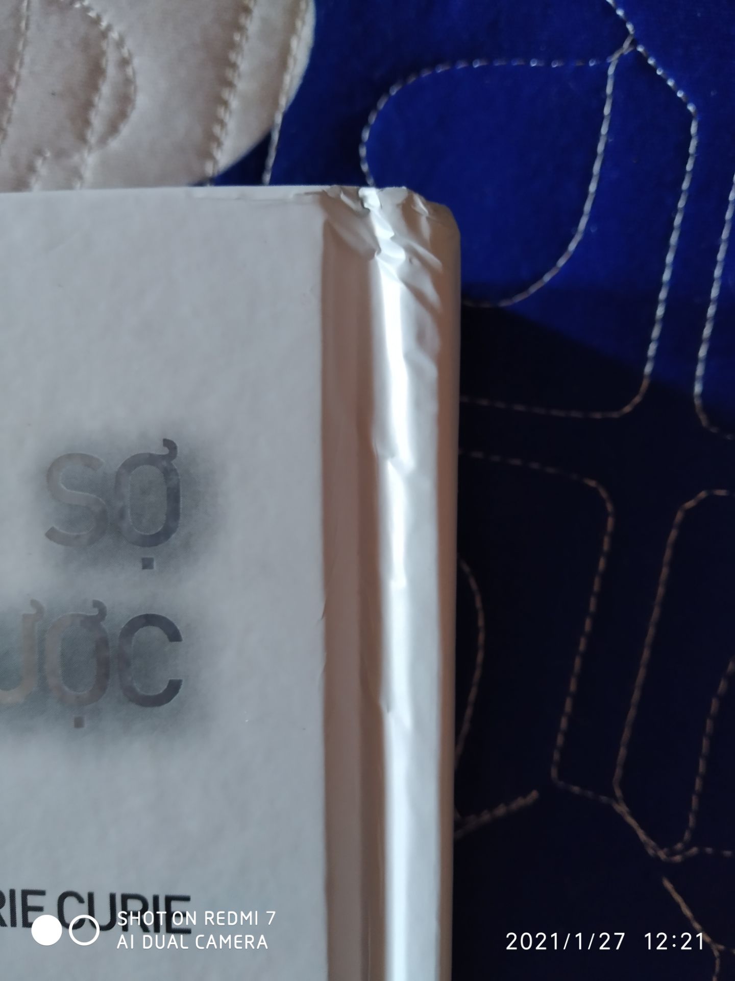 sách hay rất đáng đồng tiền, nhưng tiki bao bọc hàng kém quá, chỉ lót miếng giấy để bọc gói hàng à bởi vậy mấy cuốn sách bìa cứng nhưng vầy dễ bị dập góc. Nhưng đc cái tiki kia giao hàng đúng hẹn.