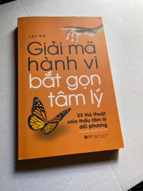 Cuốn sách khá hay, giải mã được các hành vi tâm lý cơ bản của mọi người, khá chuẩn, nên mua đọc.