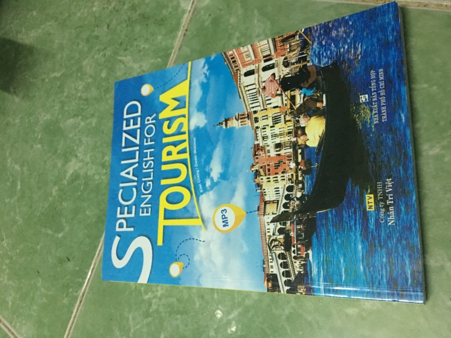 Sác ổn, bìa đẹp, giao hàng cũng nhanh, được tặng vài tiki xu cho vui