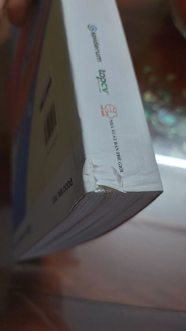 Sách nội dung rất hay, giúp mình có cái nhìn toàn cảnh hơn về nghề. Sẽ tiếp tục ủng hộ các sách hướng nghiệp khác của spiderum!! Các bạn trẻ cấp 2,3 nên đọc để lên đh bớt hoang mang nhé! Mình chỉ tiếc góc sách bị móp hơi xấu hic, mong vận chuyển tốt hơn