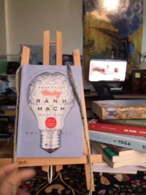 Sách khá dày nhưng nội dung rỏ rành dễ hiểu nên đọc và tiếp thu khá nhanh. Nội dung sách thật sự đáng đọc - nó chỉ ra hầu như các lỗi tư duy phổ biến trong cuộc sống, từ suy nghĩ sai lệch nhỏ dễ khiến hành động gây hậu quả lớn.