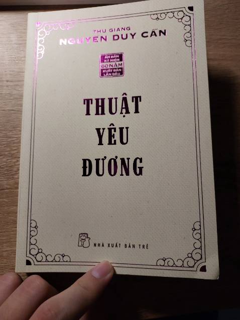Tuy lần đầu tiên xuất bản là 60 năm trước nhưng tinh thần của tác giả truyền vào sách vẫn rất có giá trị cho đến hiện nay.
Chất liệu giấy và in rất tốt. Những quyển sách như này phải được dịch ra nhiều thứ tiếng mới phải. Tuy lần đầu tiên xuất bản là 60 năm trước nhưng tinh thần của tác giả truyền vào sách vẫn rất có giá trị cho đến hiện nay.
Chất liệu giấy và in rất tốt. Những quyển sách như này phải được dịch ra nhiều thứ tiếng mới phải.