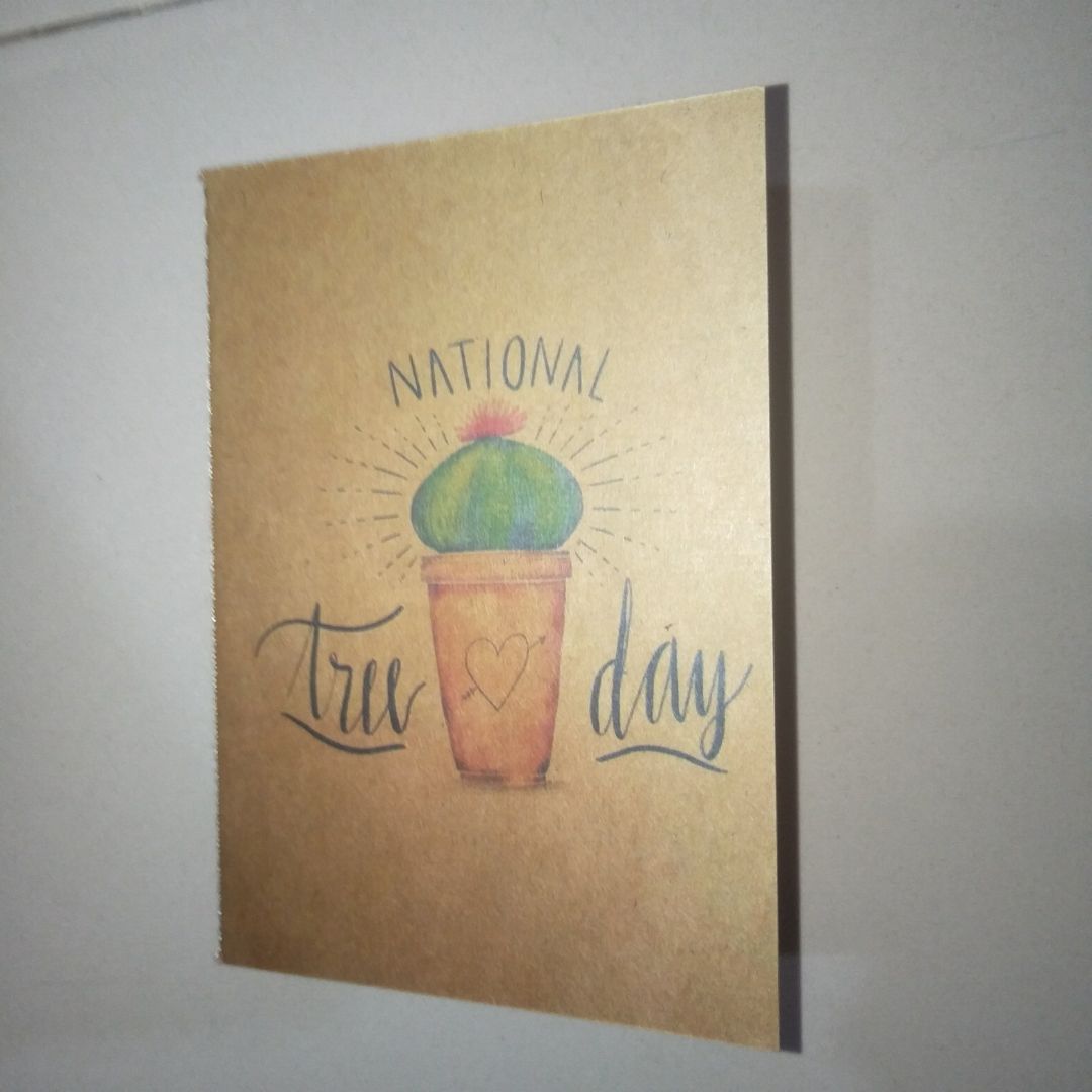 Pháp sư tiki cũng cải thiện chút xíu (nhấn mạnh chút xíu) về đóng gói hàng cụ thể là có lót thêm một miếng giấy ở dưới :) mong pháp sư tiki cải thiện hơn, à cảm ơn shop về món quà 😘