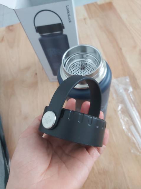 Màu đẹp, chắc chắn, dung tích lớn tha hồ đựng nước