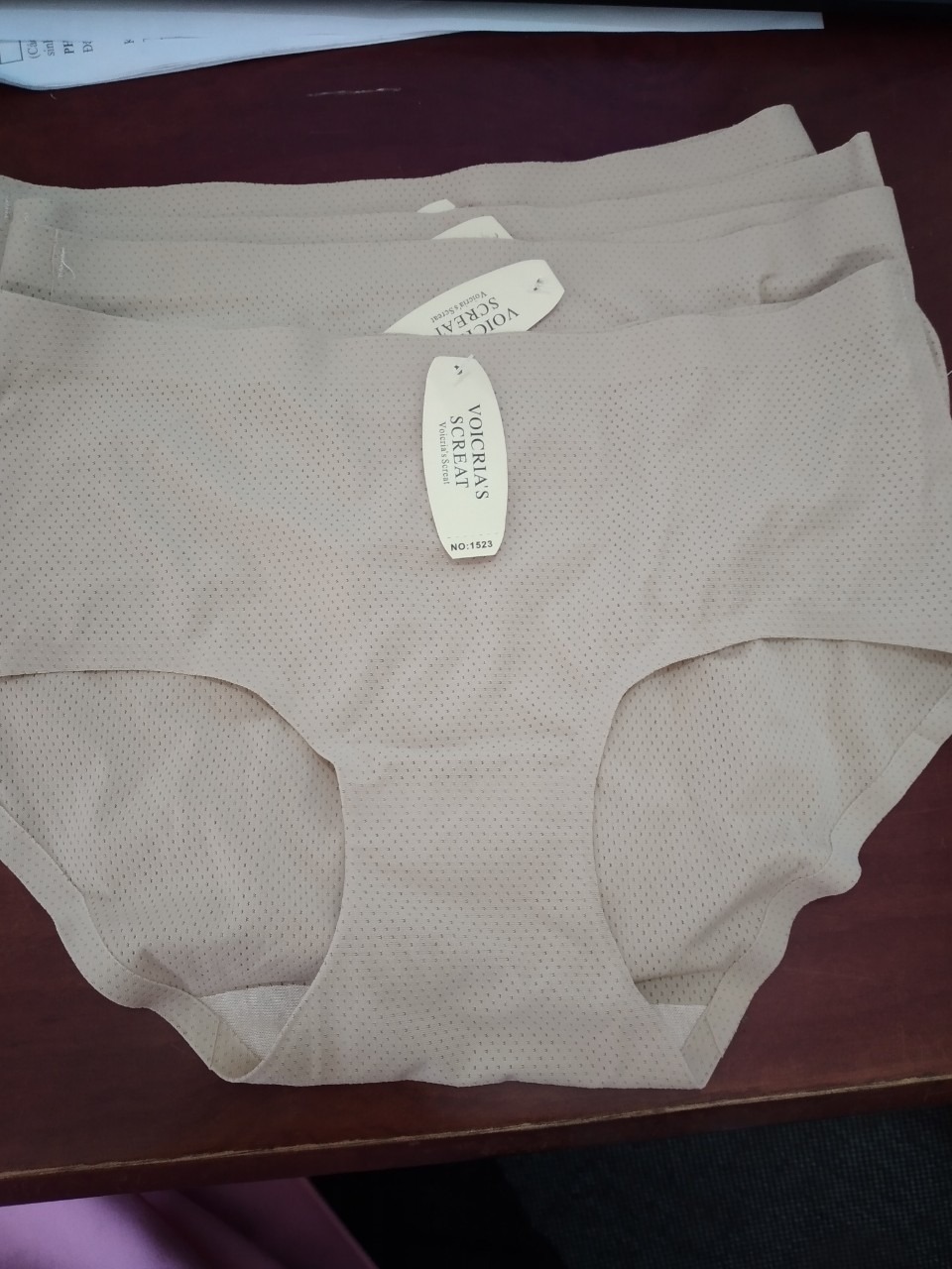 sản phẩm rất ok, vải mát thông thoáng. Với mức giá này thì mua dùng ổn nhé mọi người mình 46 ký mặc vừa, thoải mái.