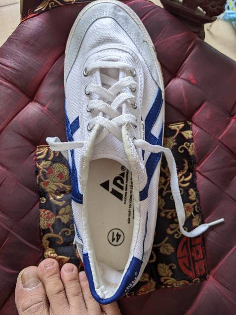 Giày mới đẹp như hình, chạy bộ êm chân, có điều chuẩn bị hàng quá lâu, giao trễ 1 ngày so với dự kiến