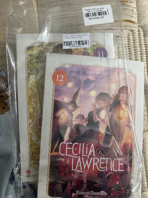 Mua chủ yếu lấy cái Bookmark r cuối cùng ko có. Seal đc tháo ra thay bằng seal khác nữa chứ