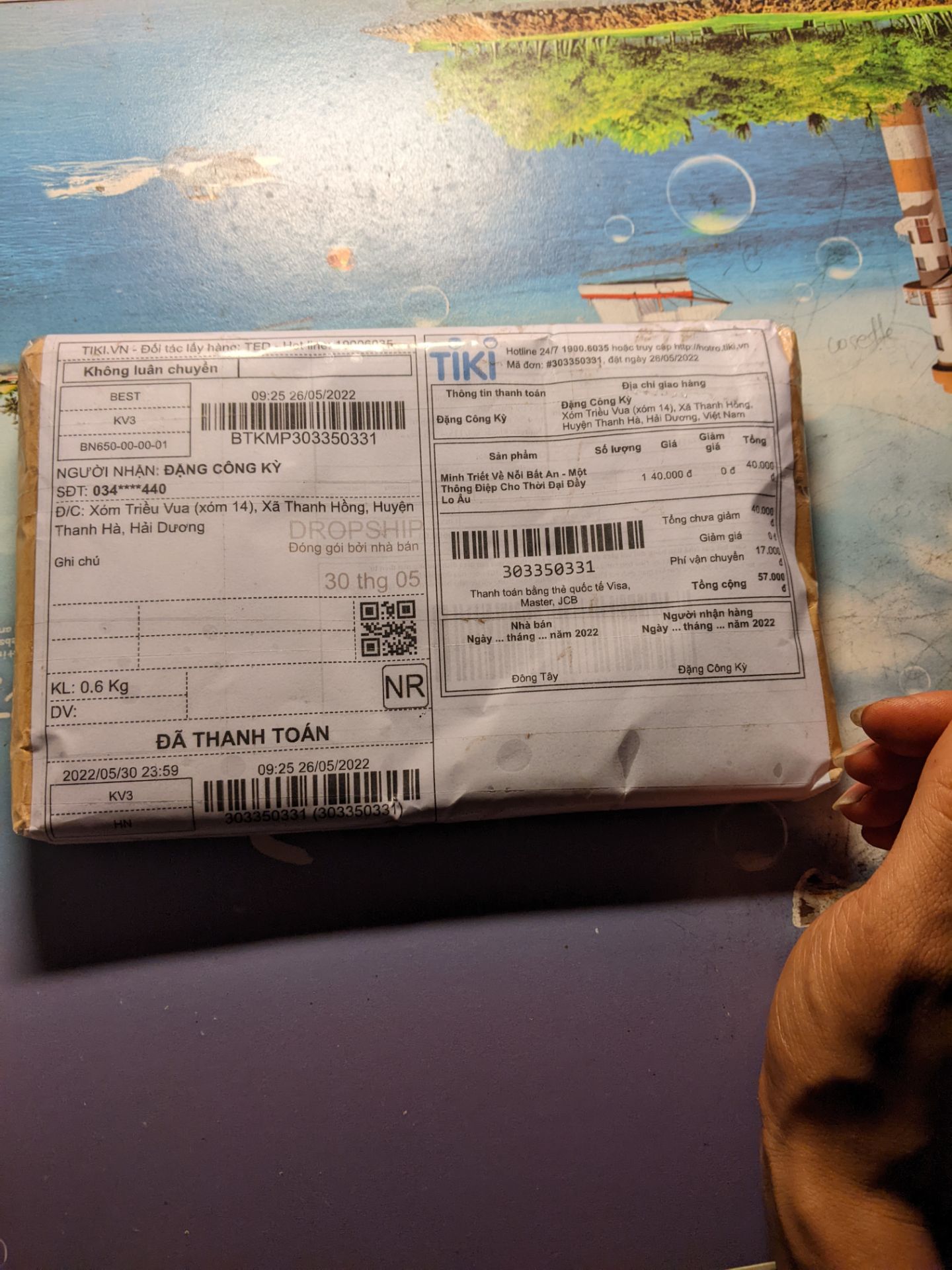 Giao hàng cực nhanh,mình ở quê mà sáng hôm trước đặt chiều hôm sau đã nhận được hàng,chỉ tiếc là sách hơi bị quăn phần mép,chắc do quá trình vận chuyển và đóng gói không quá chắc chắn.