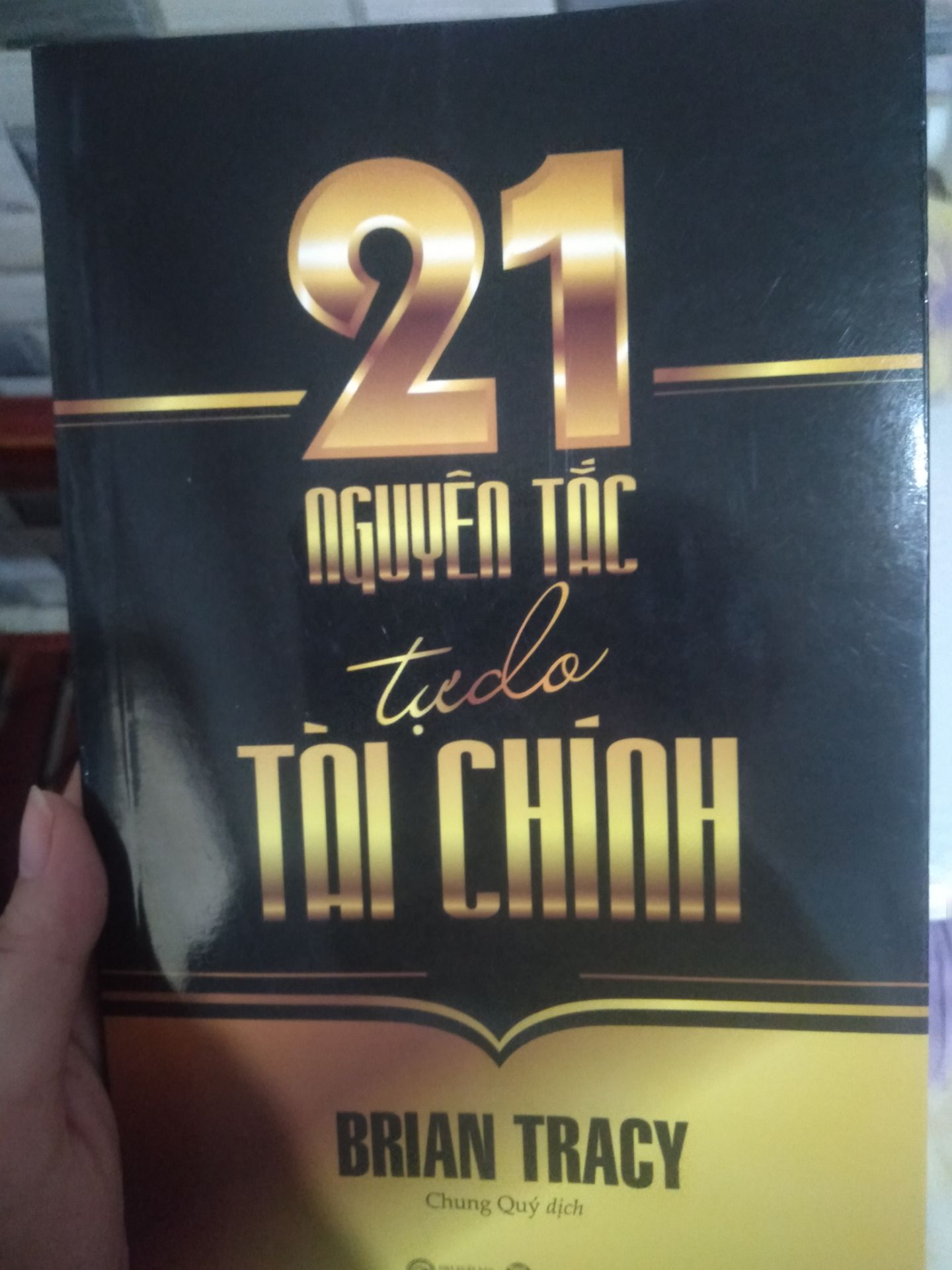 Giao hàng nhanh, sách mới không móp méo. Có điều nội dung thì mình thấy tóm gọn lại mấy nguyên tắt tài chính chứ không có gì mới. Mình mua cách đây 2 tuần hơn với vài cuốn khác giờ mới đọc tới cuốn này.