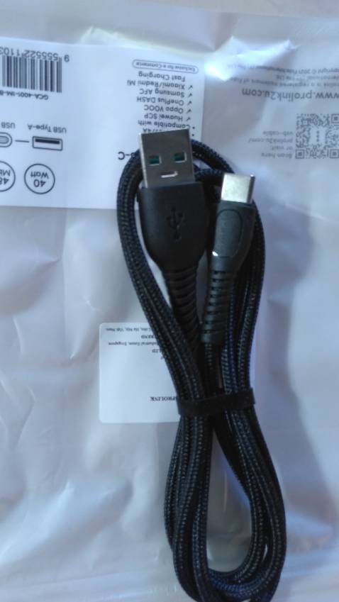 Dây mềm , dẻo .Đầu USB  type A là 3.0 . Đọc dữ liệu từ dĩa cứng di động nhanh ,sạc điện thoại rất ổn .