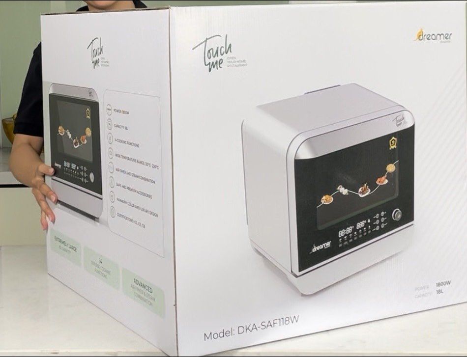 Lò to, 18L mà to hơn lò 15L của hãng khác nhiều lắm. Quà tặng vợ hậu 8/3, hơi bị thích