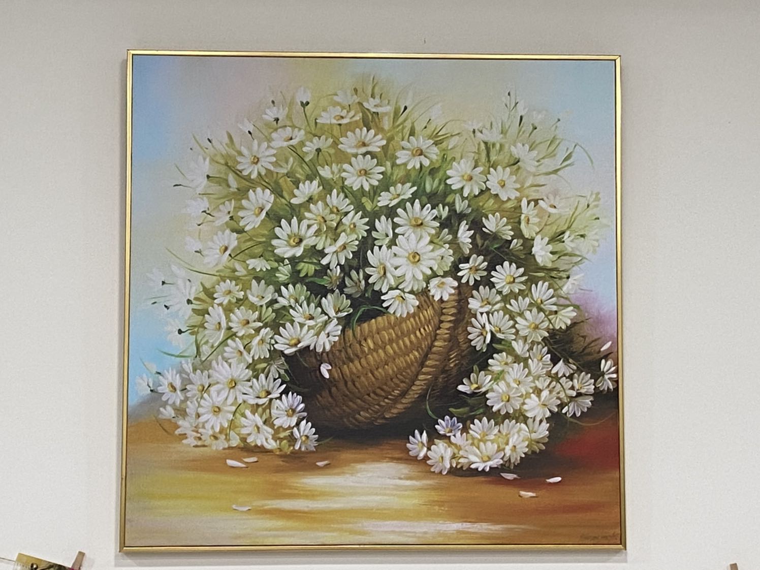 Không ngờ bức tranh lại đẹp đến vậy, ko chê được chỗ nào. Cúc hoạ mi trắng rat dễ thương, dù là tranh canvas nhưng nhìn y chang tranh vẽ thật, có thêm khung nhũ vàng nữa. Gói hàng rất rất kỹ luôn, cám ơn Tiki và shop nhìu nhé.