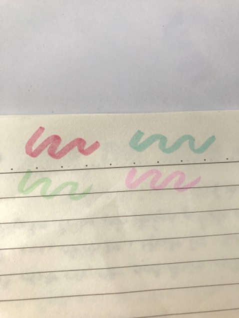 Mực tốt, không bị lem, lên màu đẹp, đóng gói kỹ, giao hàng nhanh, còn được tặng hình dán nữa. Rất hài lòng!