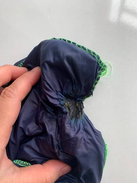 Sản phẩm mua về sài mình để nấc 5-6 đã bị quá nhiệt, làm phần vỏ bị nóng chảy, chút nữa thì bị cháy. Đề nghị Tiki hỗ trợ bảo hành/đổi trả.