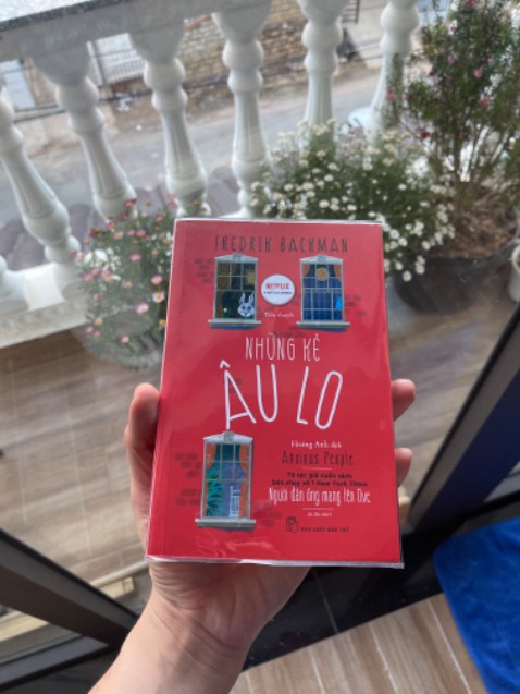 Sách của tác giả Fredrik Backman thì nội dung k phải bàn cãi rồi. Đã đọc qua 3 cuốn Ông Ove, Britt Marie, Bà Ngoại thì tìm đến cuốn này là tất nhiên 🤣
Giao nhanh hơn mình mong đợi, bọc chống sốc đầy đủ, sách thẳng thớm, chỉ có bọc bookcare hơi nhăn 1 góc nhưng k sao.