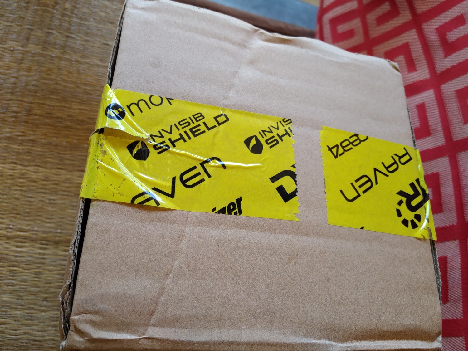 Loa không kết lối được với đầu amly qua công aux để phát nhạc, và âm thanh phát ra nghe như hơi rè re khi mở to, hay mở đai FM, lúc giao hộp và tem bi rách, và các thông số trong loa nên muốn trả lại hàng hoàn tiền