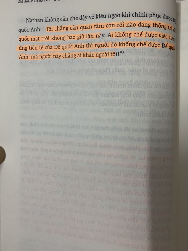 / Đây là 1 quyển sách khá là thú vị càng đọc càng thấy hấp dẫn vô cùng. Mặc dù mới đọc 2 chương nhưng mình vẫn muốn review 5 sao cho nội dung của sách. 
Đó là cả 1 quá trình lịch sử ghi lại dấu ấn của những con ng đầy tham vọng, thông minh và đặc biệt thật sự rất ấn tượng với gia tộc Rothschild từ Mayer cho tới 5 người con trai. Và gia tộc này có sức ảnh hưởng tới các ngân hàng, chính phủ, hay hoàng gia ở Châu Âu từ năm 1815 trở đi. 
Chắc là sau khi đọc xong phần 1 mua luôn phần 2,3,4 tại mình cũng khá tò mò muốn biết nhiều hơn. 
Đợt này đặt sách trên tiki giao siêu nhanh, sách mới nữa. Mình cũng hay mua sách trên tiki khá là ok lah! / Đây là 1 quyển sách khá là thú vị càng đọc càng thấy hấp dẫn vô cùng. Mặc dù mới đọc 2 chương nhưng mình vẫn muốn review 5 sao cho nội dung của sách. 
Đó là cả 1 quá trình lịch sử ghi lại dấu ấn của những con ng đầy tham vọng, thông minh và đặc biệt thật sự rất ấn tượng với gia tộc Rothschild từ Mayer cho tới 5 người con trai. Và gia tộc này có sức ảnh hưởng tới các ngân hàng, chính phủ, hay hoàng gia ở Châu Âu từ năm 1815 trở đi. 
Chắc là sau khi đọc xong phần 1 mua luôn phần 2,3,4 tại mình cũng khá tò mò muốn biết nhiều hơn. 
Đợt này đặt sách trên tiki giao siêu nhanh, sách mới nữa. Mình cũng hay mua sách trên tiki khá là ok lah!