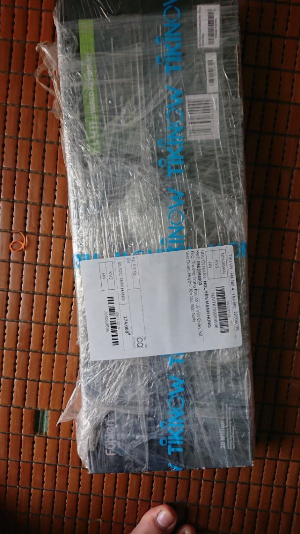 Đã nhận hàng. Tiki giao hàng quá nhanh. gói gém đẹp.
Tuy mở ra bàn phím không có tem phân phối (Xanh óng ánh) của Ninja như bàn phím cũ, ấn cũng có vẻ k nảy bằng(dù cái kia mình dùng 5 năm rồi, không có thẻ quy cách hính hãng trong hộp) nhưng tin tưởng vào Shark Dũng nên thử xem.