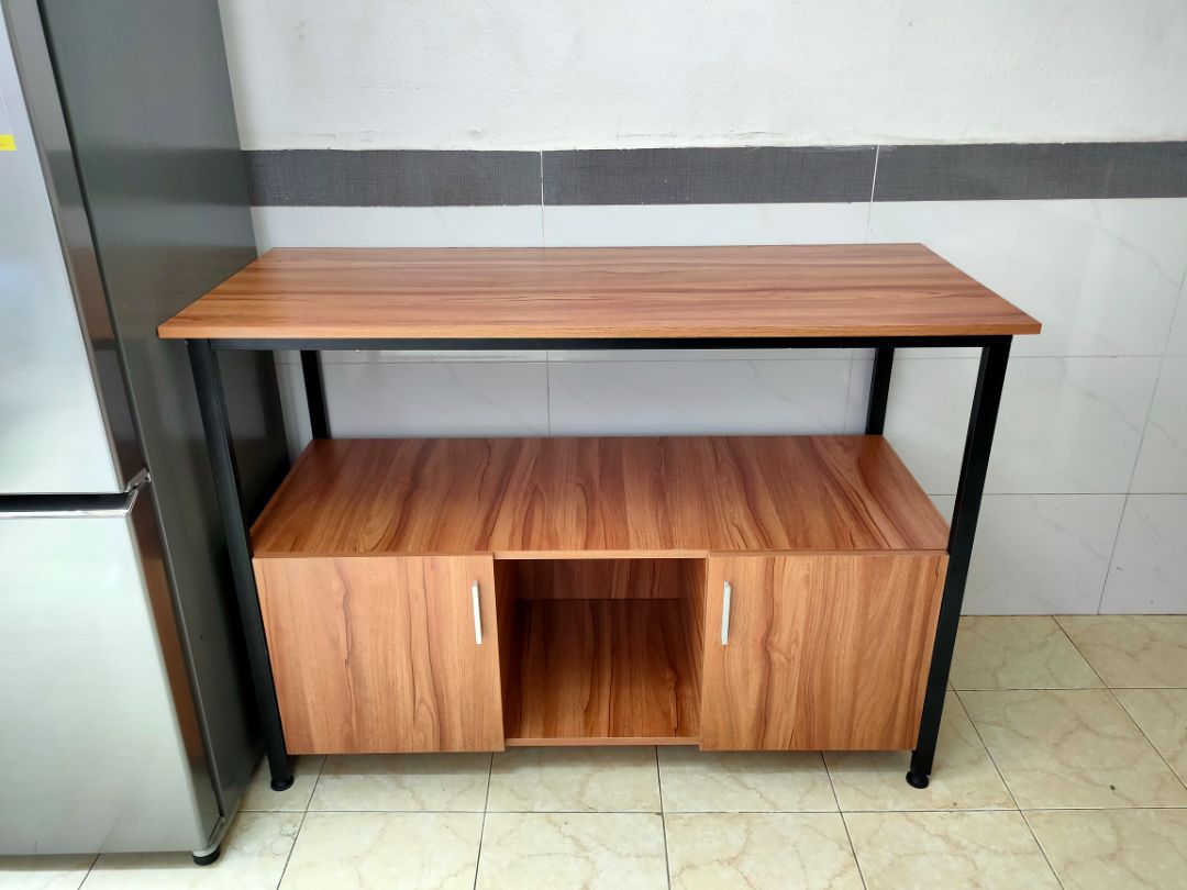 hàng chất lượng,giao hàng nhanh,nhân viên lắp ráp nhiệt tình.Có 1 vài chỗ tróc sơn,ván bị trầy,cửa tủ ván vênh không sát,tuy nhiên không đáng kể.