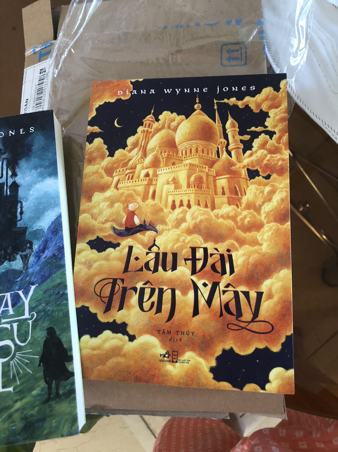 Giao hàng siu nhanh, đóng gói kĩ càng, nch đánh giá 5 sao vì dịch vụ của tiki. Tuy nhiên bản dịch từ nguyên tác khá chán, đọc khó hiểu, không mượt mà. Recommend nên mua bản tiếng anh đọc sẽ hay hơn !