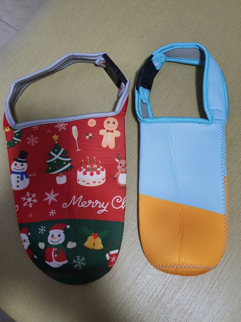 Túi khá đẹp, đường chỉ may khá kỹ; giao hàng đúng hẹn. Tuy nhiên, đóng gói không đúng cách (xếp gấp thay vì cuộn tròn) làm túi bị xấu đi do hằn nếp gấp.