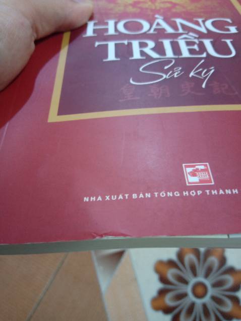 Nội dung thì chưa đọc kỹ. Nhưng mà có thể do vận chuyển k cẩn thận nên bìa sách bị móp nhiều. Sách nhìn có vẻ không còn mới lắm