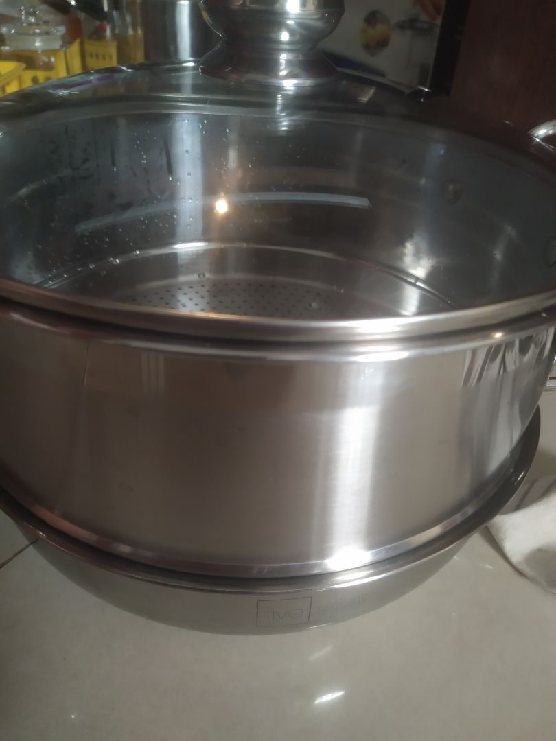 Bộ nồi lẩu hấp rất đẹp, nấu lẩu, canh, đồ xôi rất thuận tiện. giao hàng nhanh, đóng gói chấp nhận được. Hàng to hơn dự kiến và đặt hàng, nhưng thôi, lười đổi.