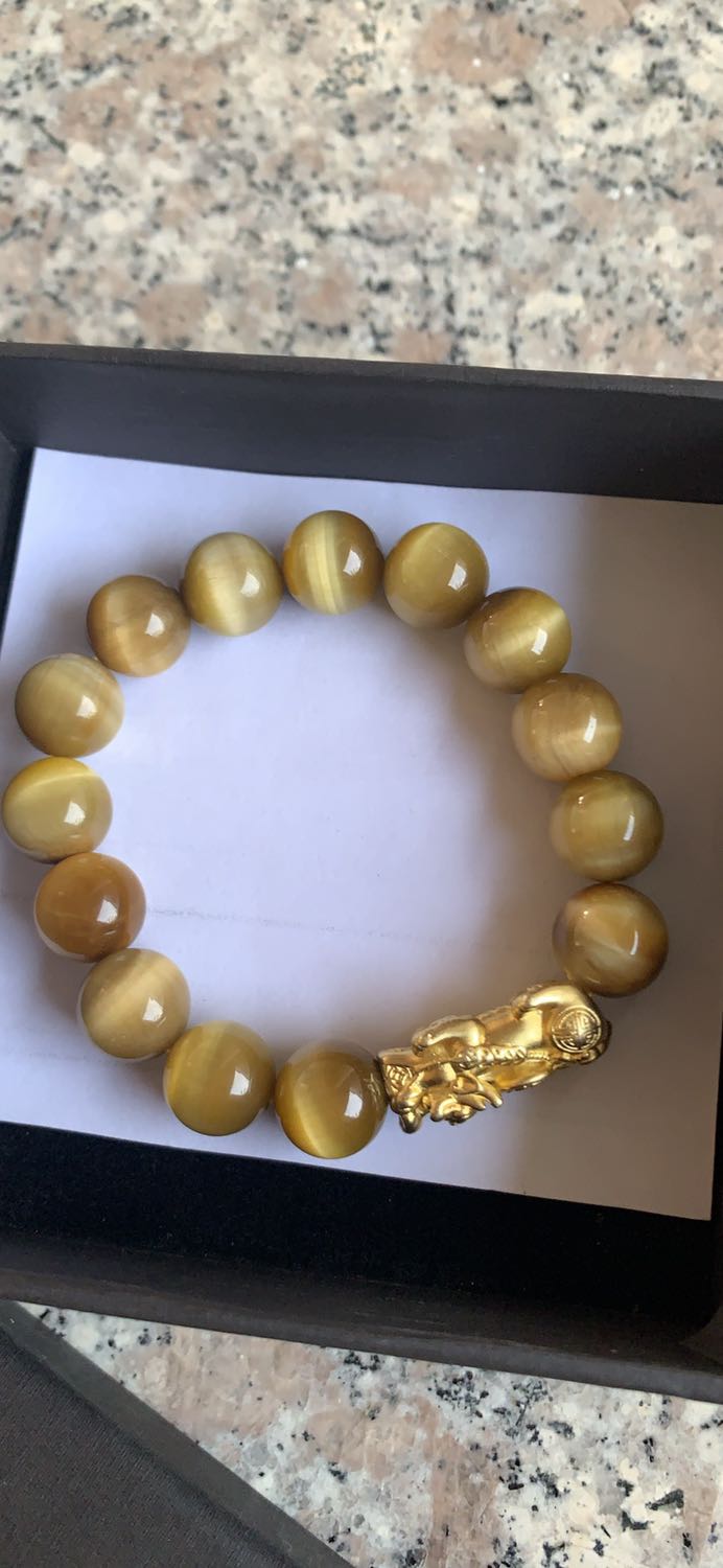 Vòng tay đẹp, shop rất nhiệt tình với khách, và được tặng thêm 2 hạt đá, mọi người nên ủng hộ shop Ngọc Quý.